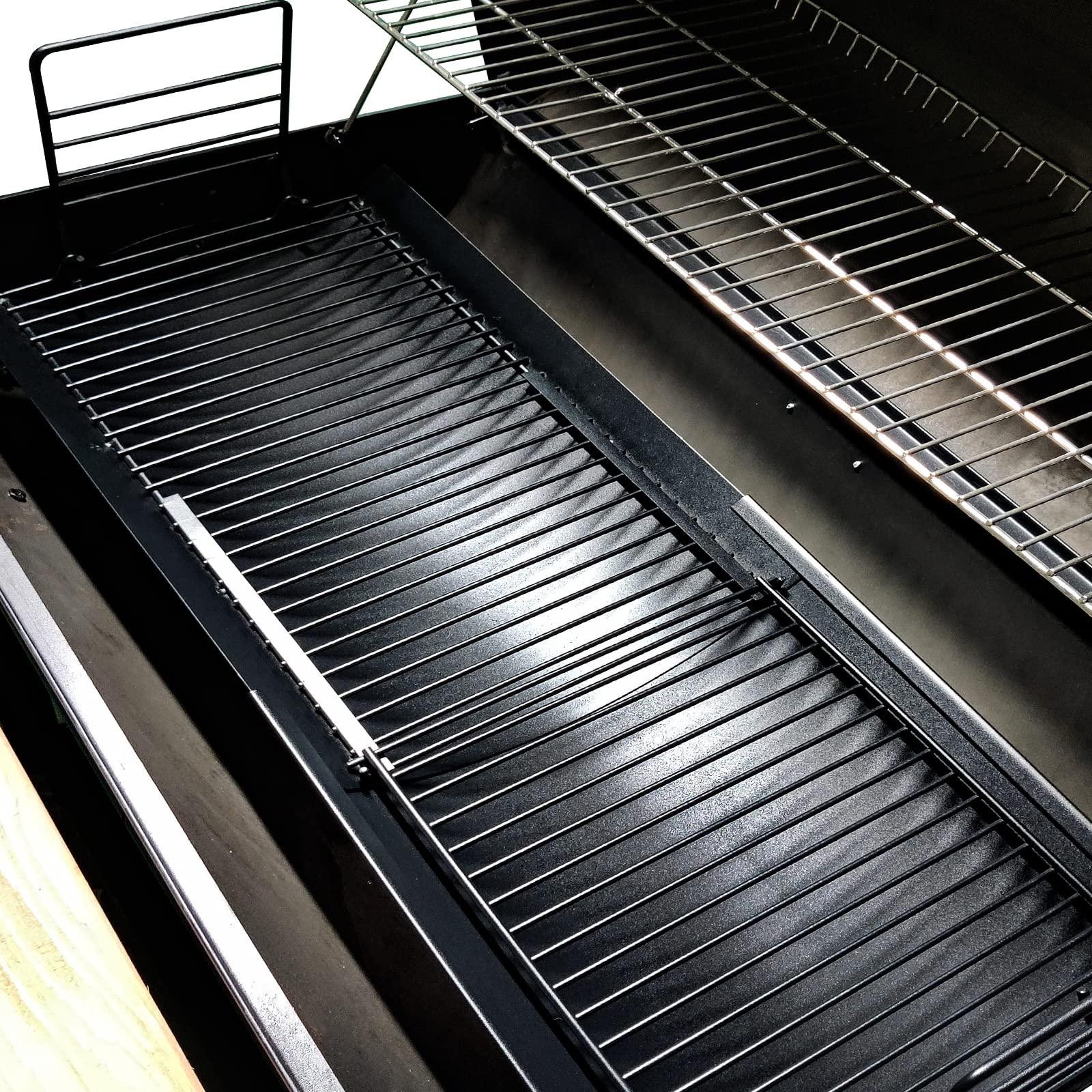 Uniflasy package includes ash pan and two grates for ready setup.
