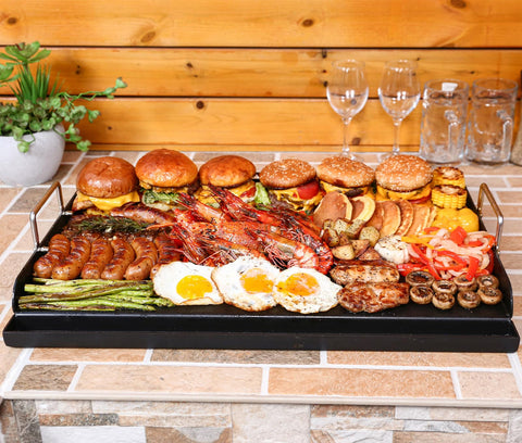 Uniflasy sidewalls prevent splashes, keeping cooking area tidy.