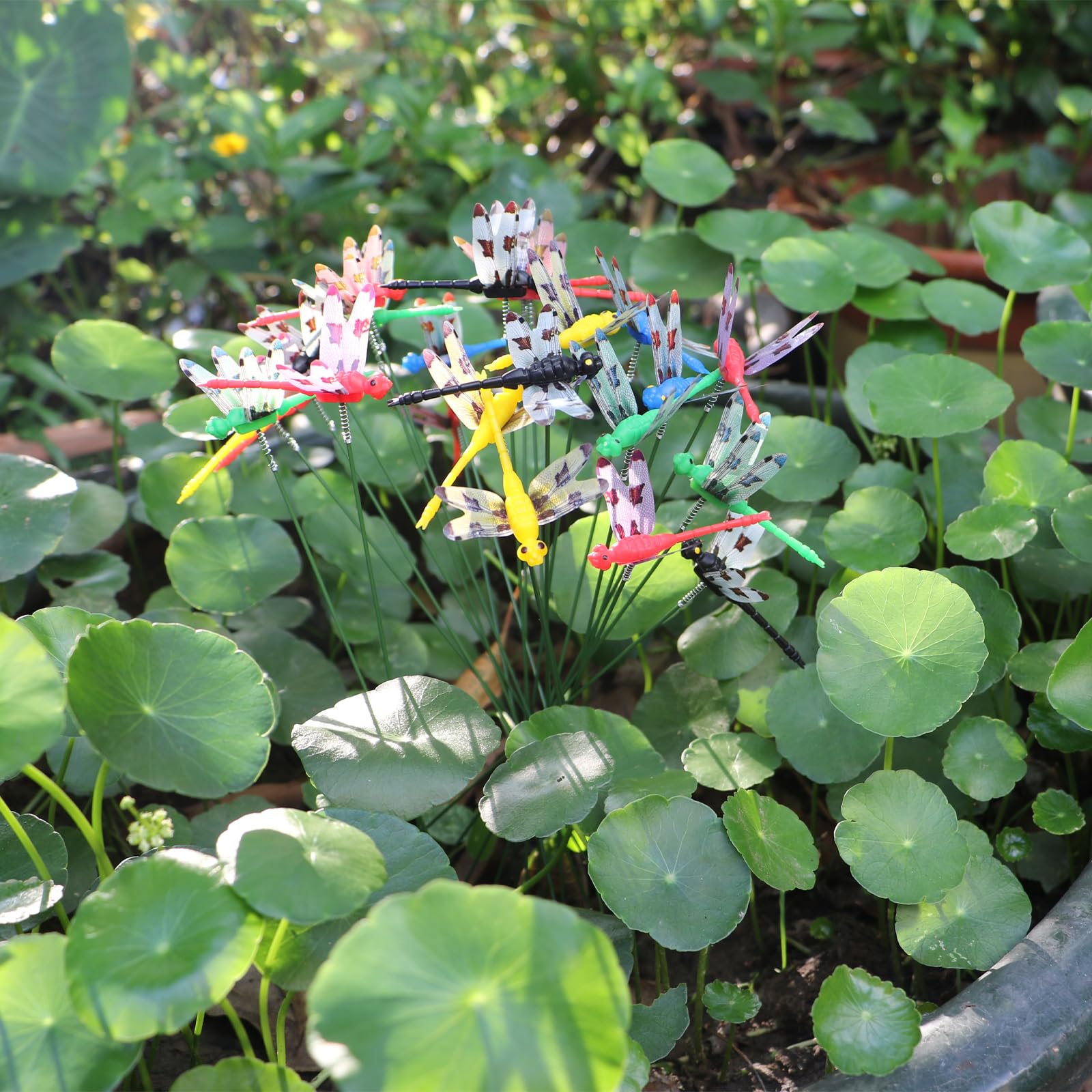 UnisonPet dragonflies installed in a garden demonstrate stable upward wings.