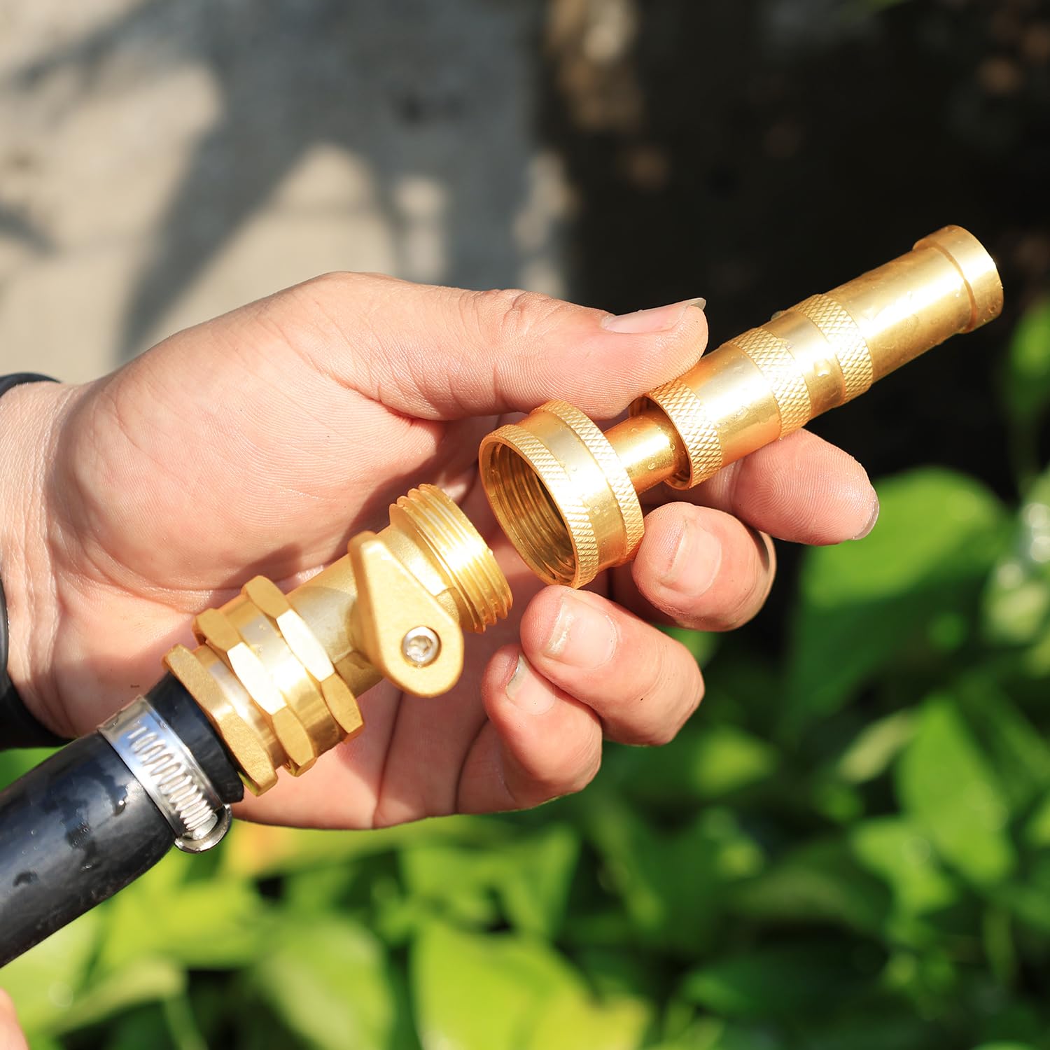 UNWAVER easy installation compatible with standard garden hoses.