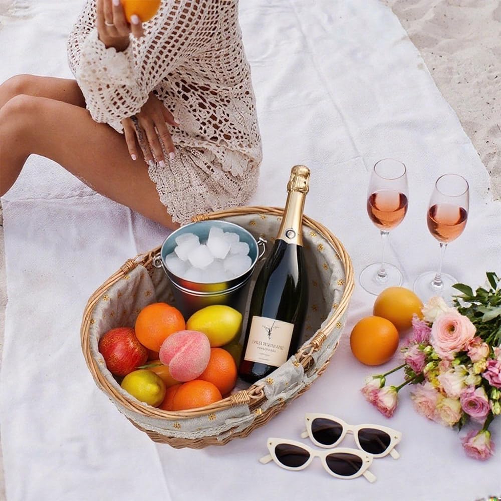 UoeRing picnic basket handles extended for easy transport