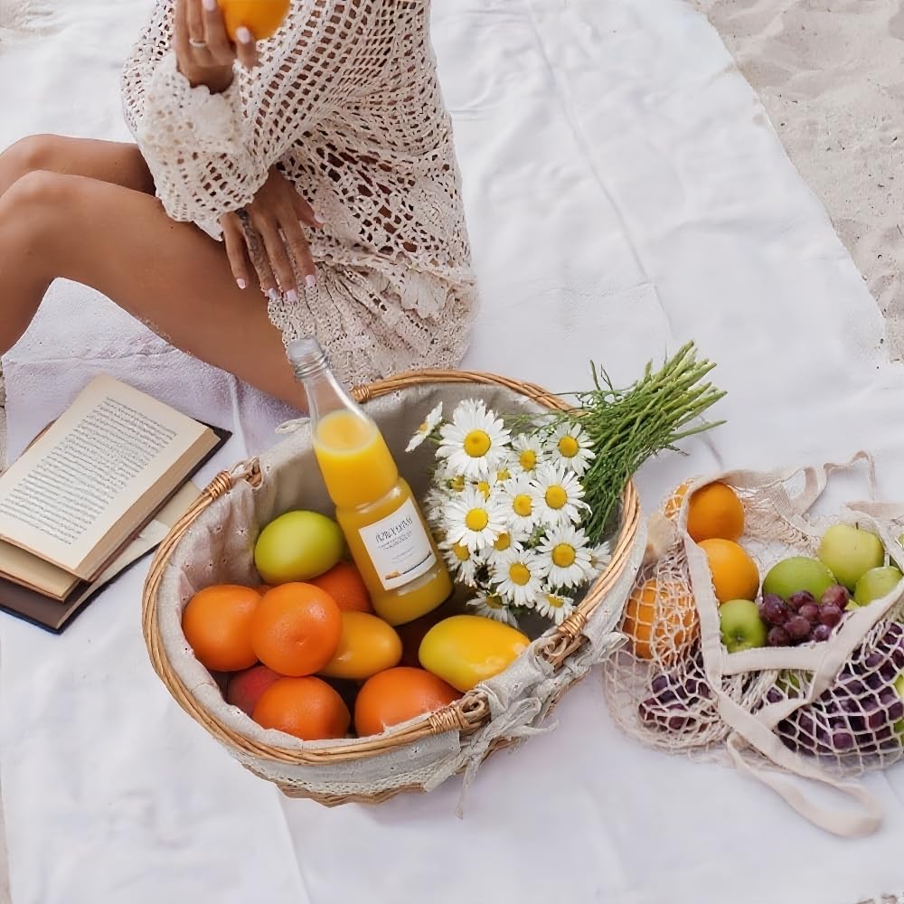 UoeRing picnic basket shows removable washable lining for quick cleanup after meals.