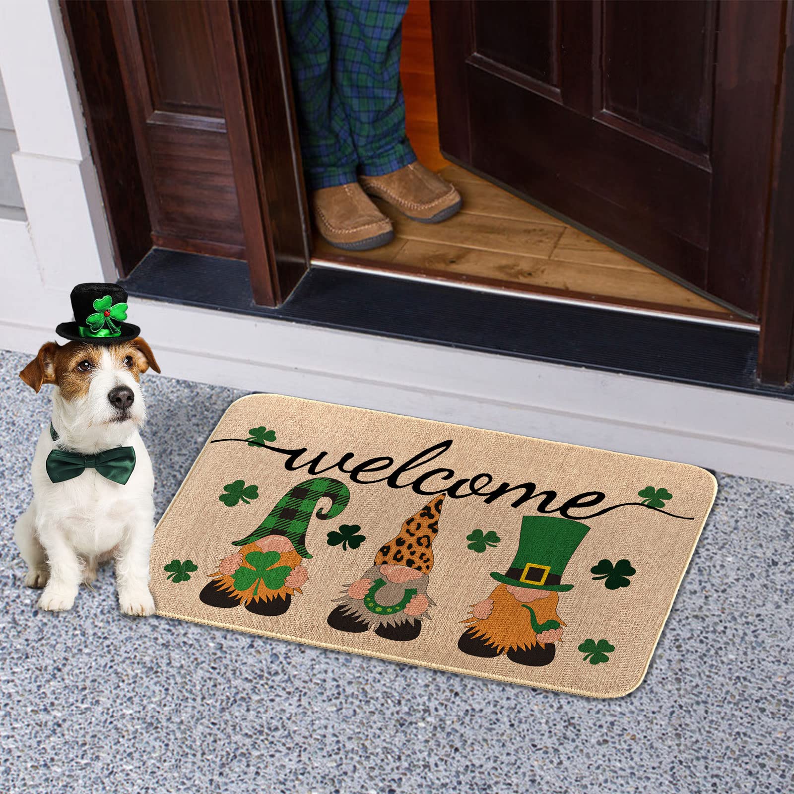 UONMAY green door mat—gnomes and shamrocks, ideal for festive indoor or outdoor use.