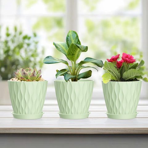 UOUZ 3D-textured plastic planter that resists cracking and fading.