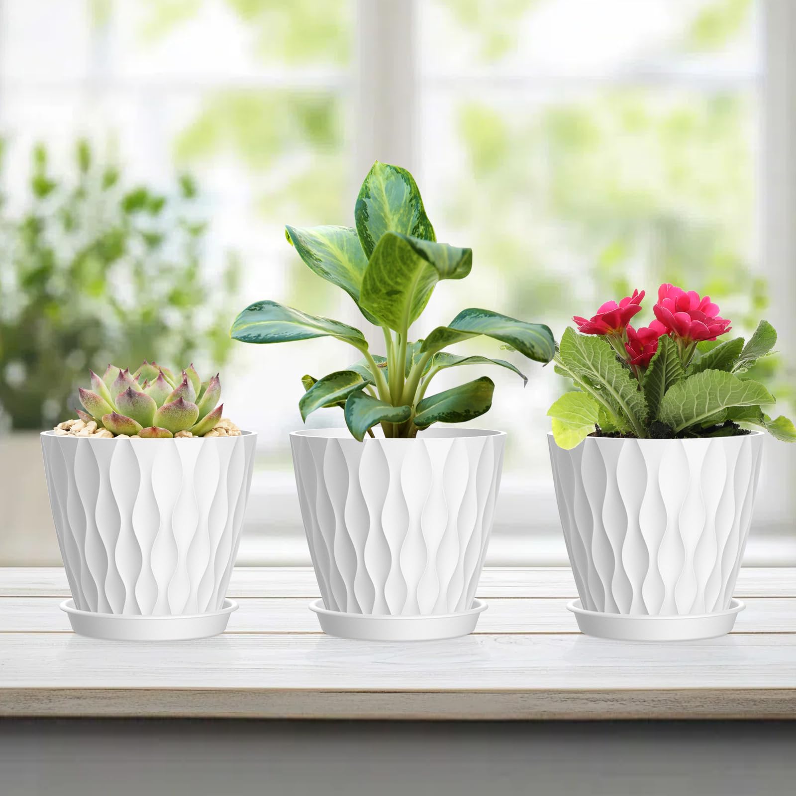 UOUZ 3D textured plastic planter highlighting durability and fade resistance.