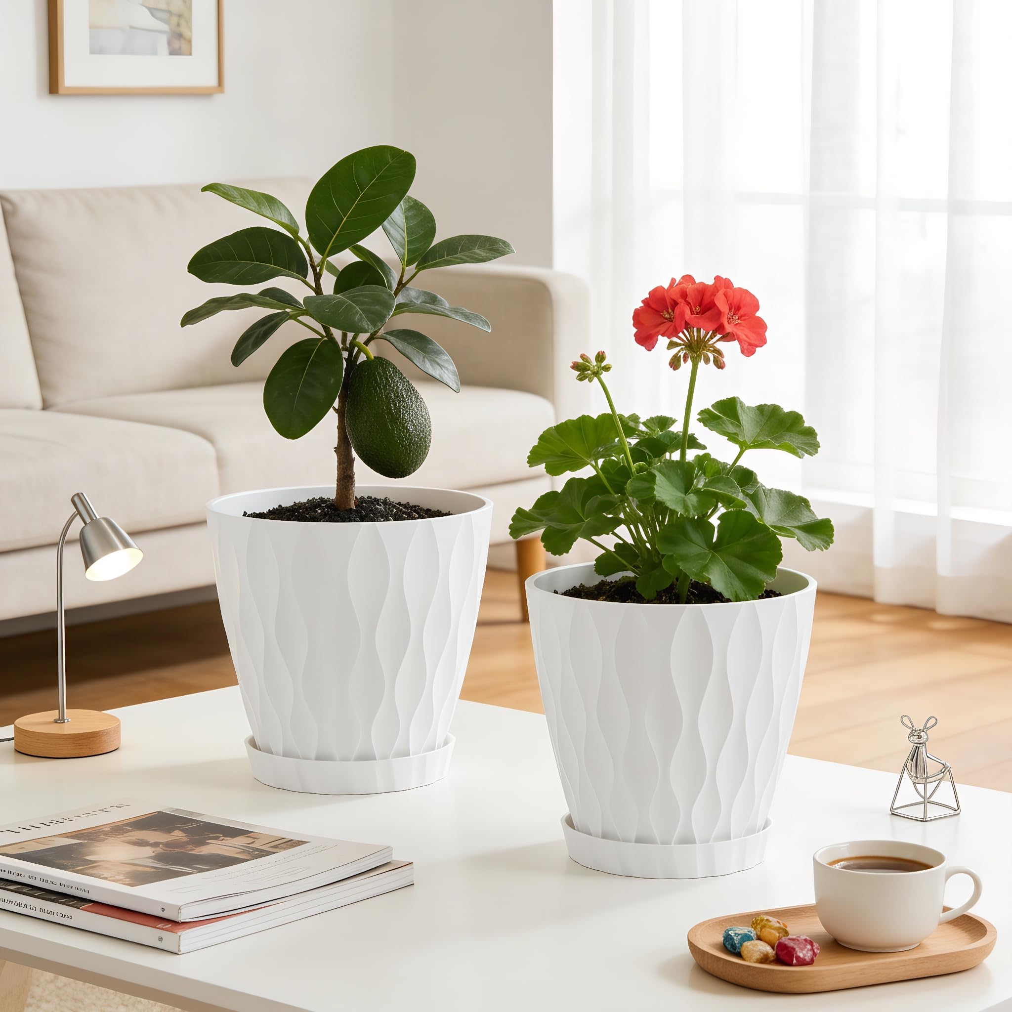 UOUZ indoor-outdoor plant pot supports versatile placement on shelves or patios
