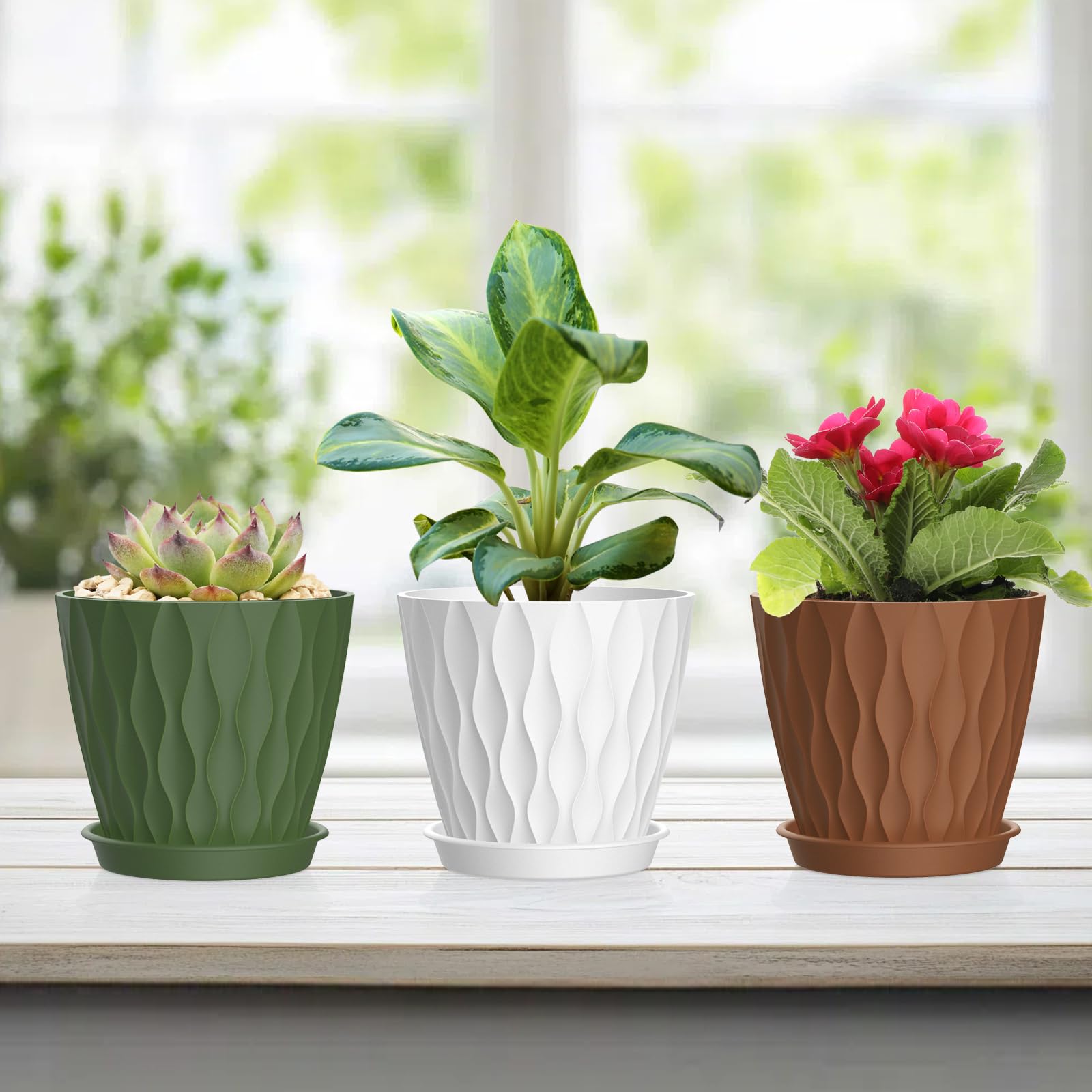 UOUZ removable saucers simplify cleaning and maintenance routines.