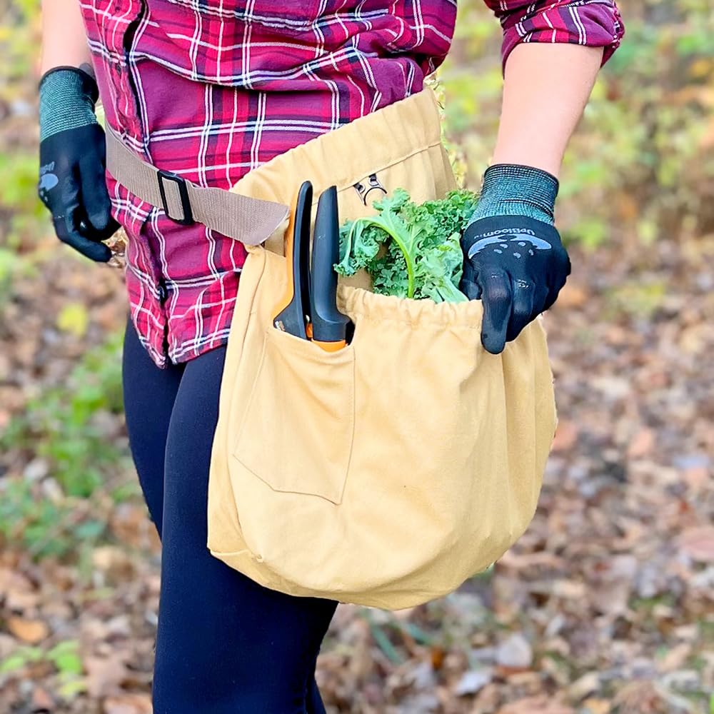 UpBloom harvest waist apron secure buckle closure provides a comfortable fit.