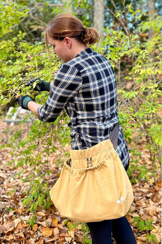 UpBloom durable canvas fabric withstands daily garden tasks and outdoor wear.