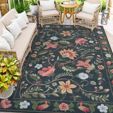 Uphome foldable travel rug folds compactly for trips