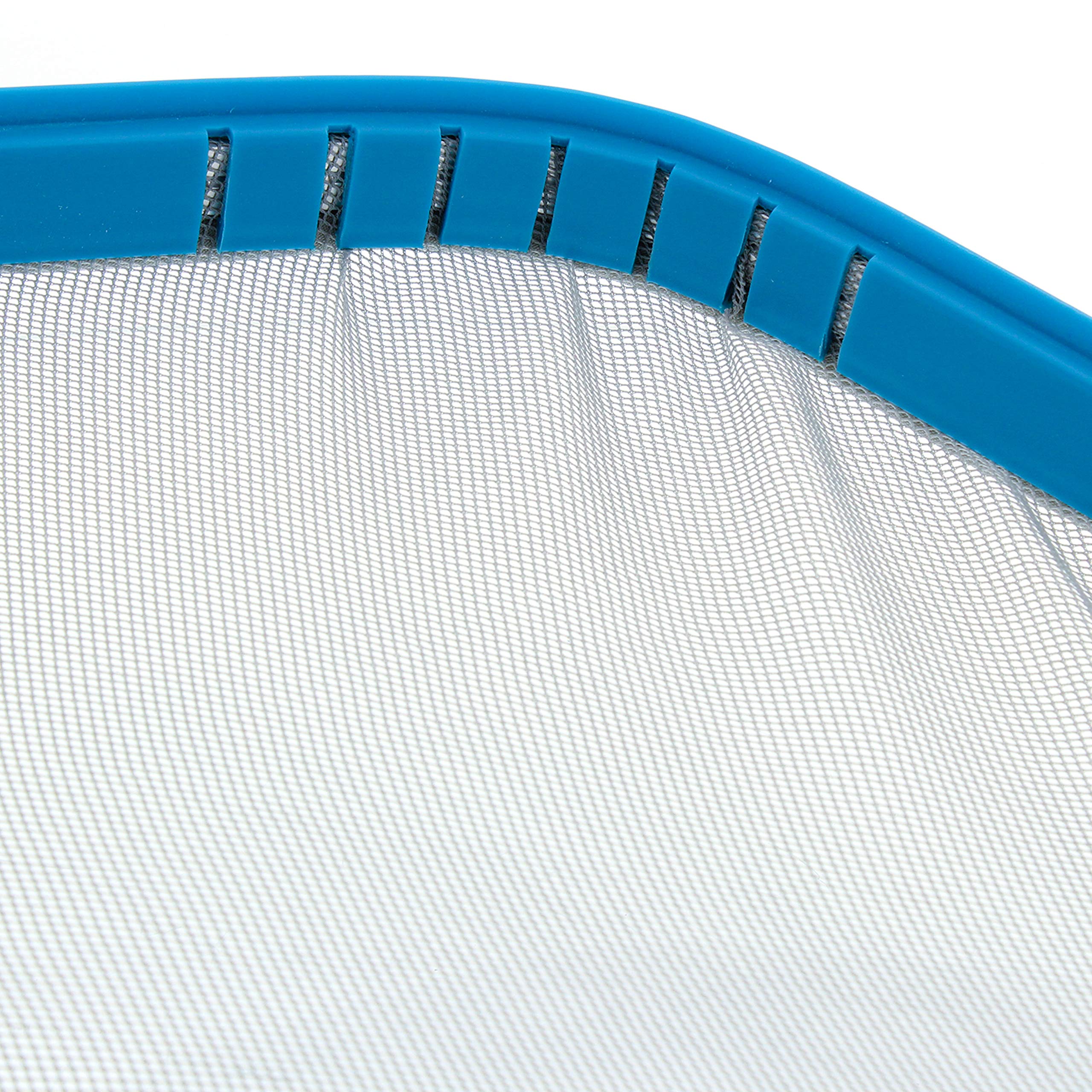 EZ Clip handle on U.S. Pool Supply skimmer enables quick pole attachment.