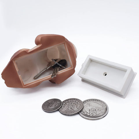USEAMIE ingenious buckle design prevents hidden items from falling.