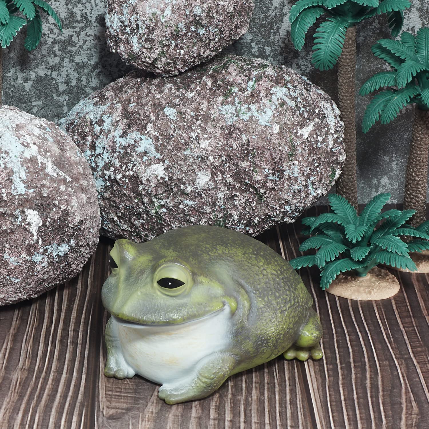 Useamie Spare Key Hider frog side view demonstrates accessible outdoor storage