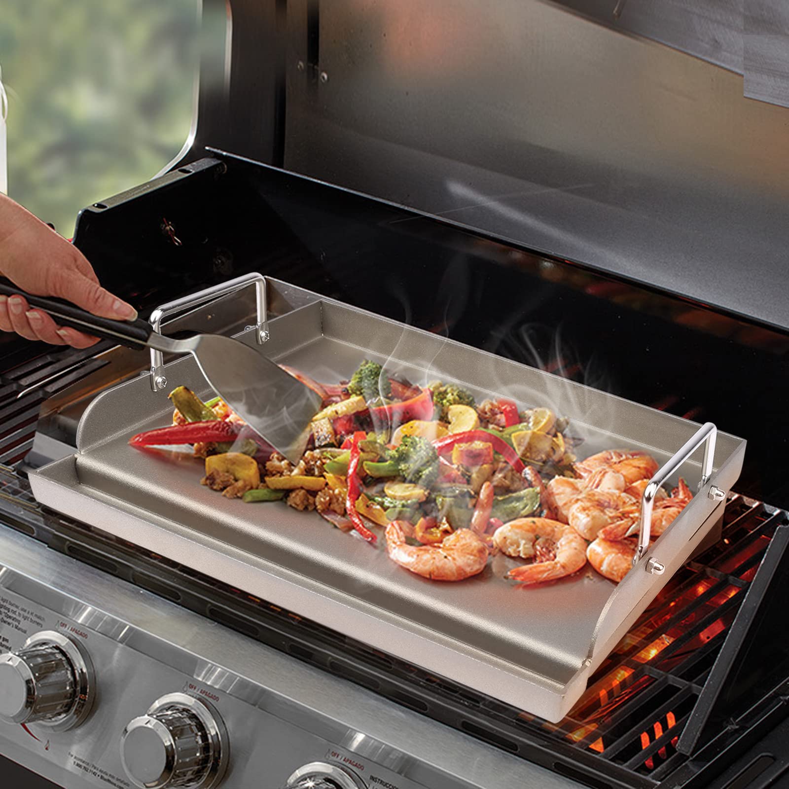 Utheer cast iron griddle edge details and grease trough for clean grilling