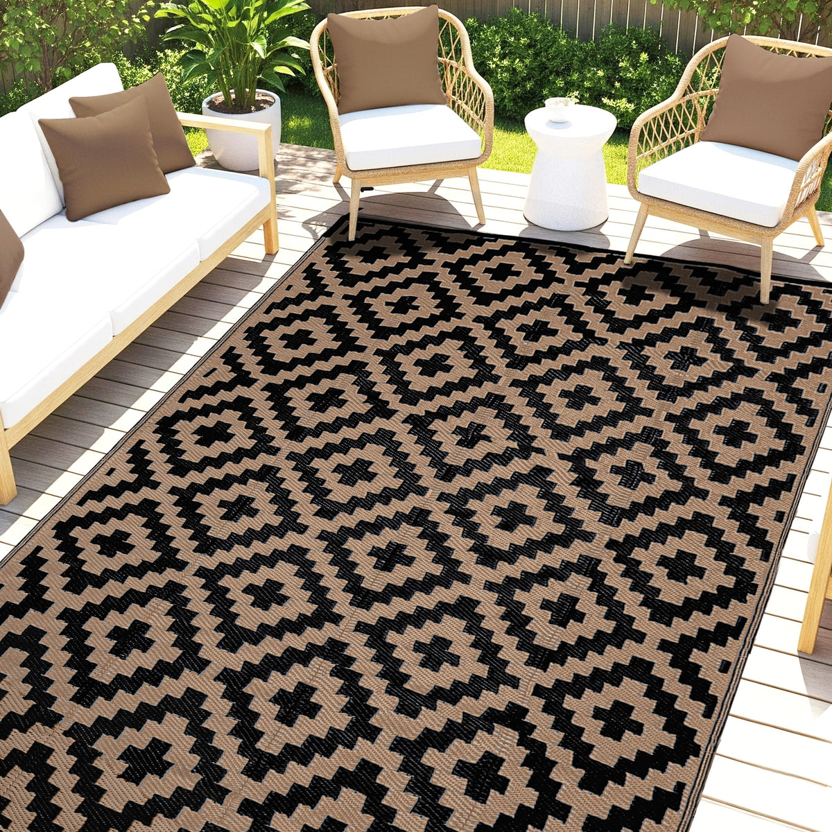 Utopia Home waterproof outdoor rug provides durable, clean surfaces for patios and picnics.