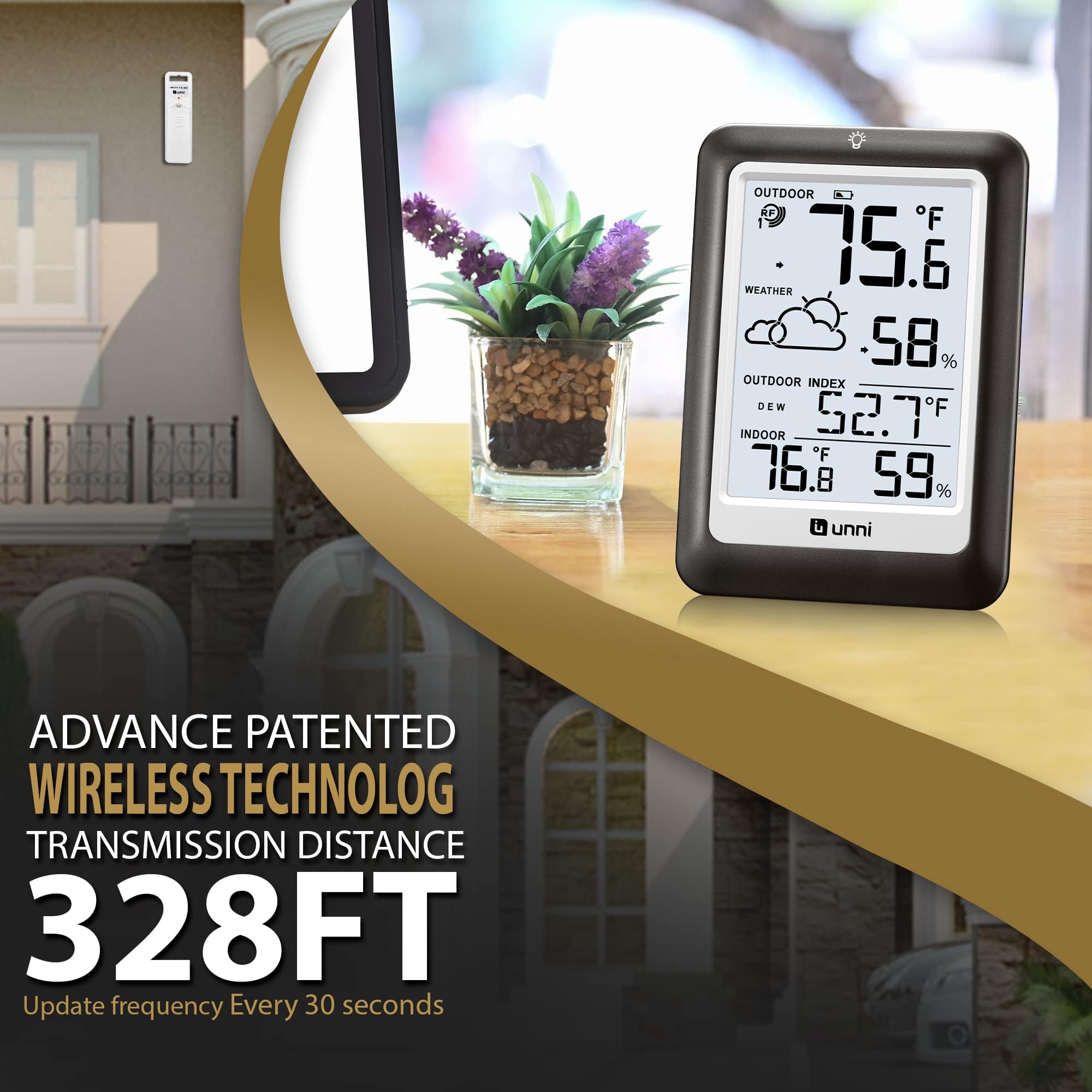 Backlit display of the U UNNI thermometer for easy reading at night.