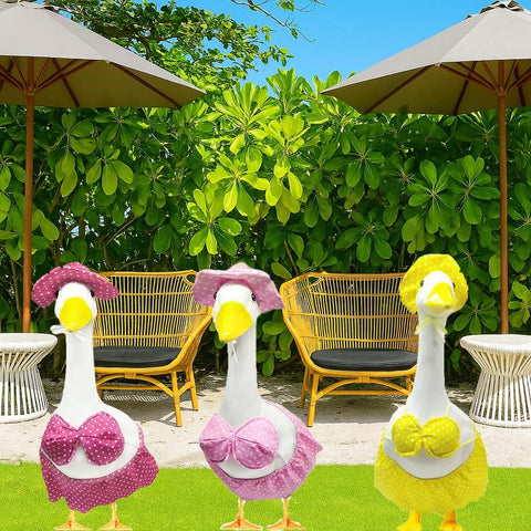 UXEWOIZ easy-to-fit goose costume for simple porch or backyard displays.