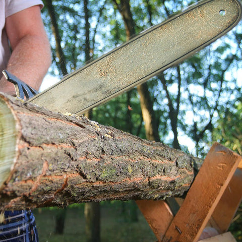 V-MODEST lubrication grooves keep chain and bar smoothly oiled during long work.