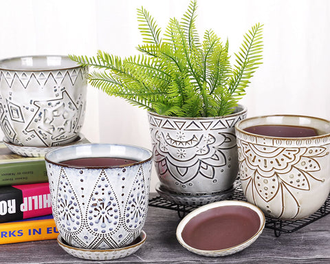 VanEnjoy close-up reveals engraved geometry and ceramic texture.