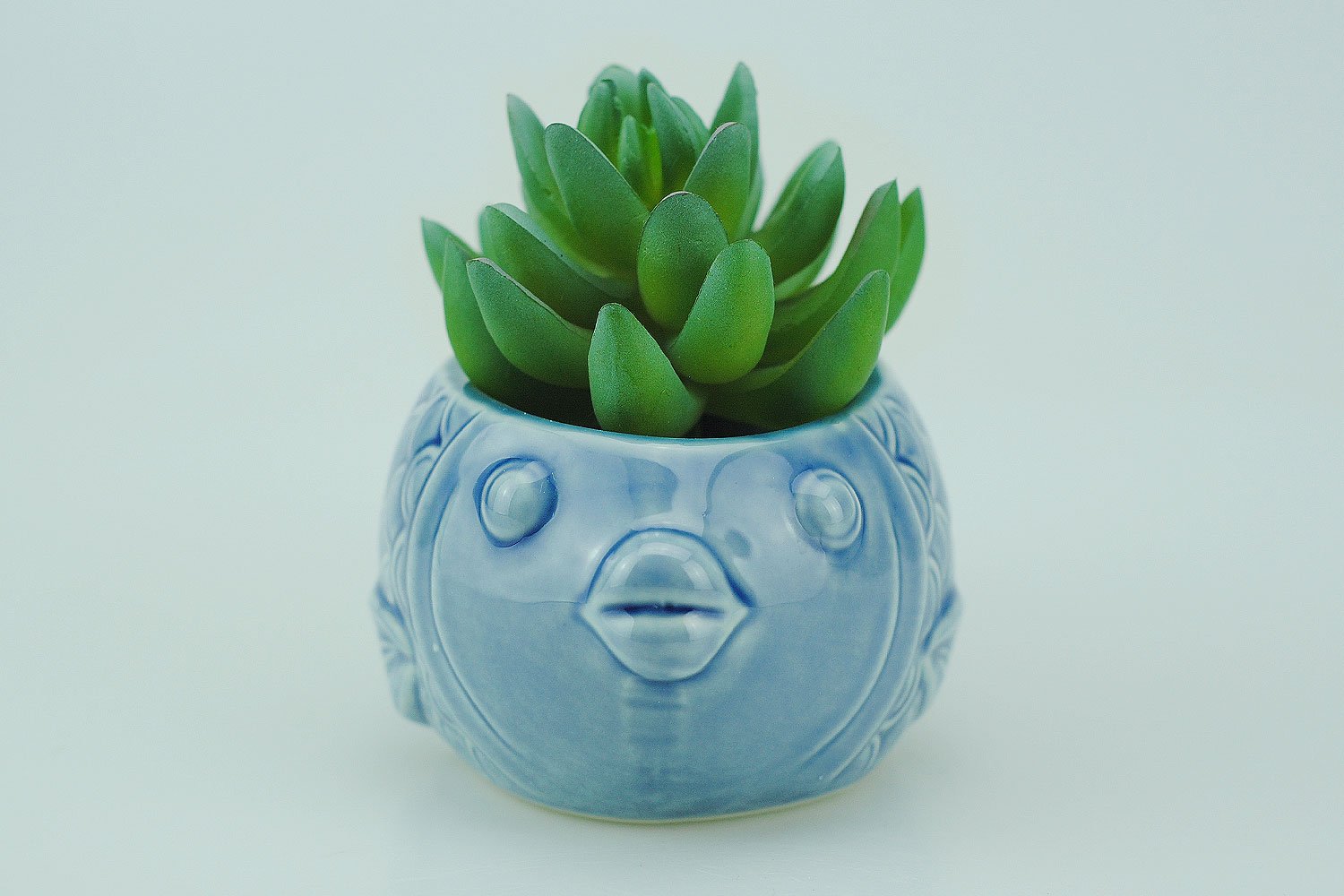 VanEnjoy ocean blue seashell planter adds coastal style to homes and desks.