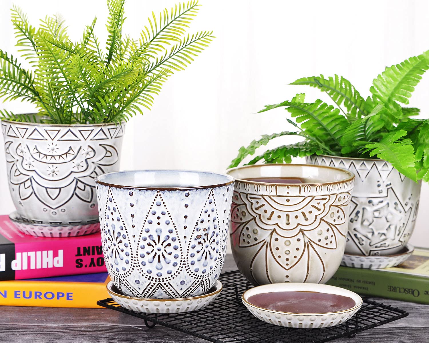 VanEnjoy planter on table adds Bohemian charm to any room.