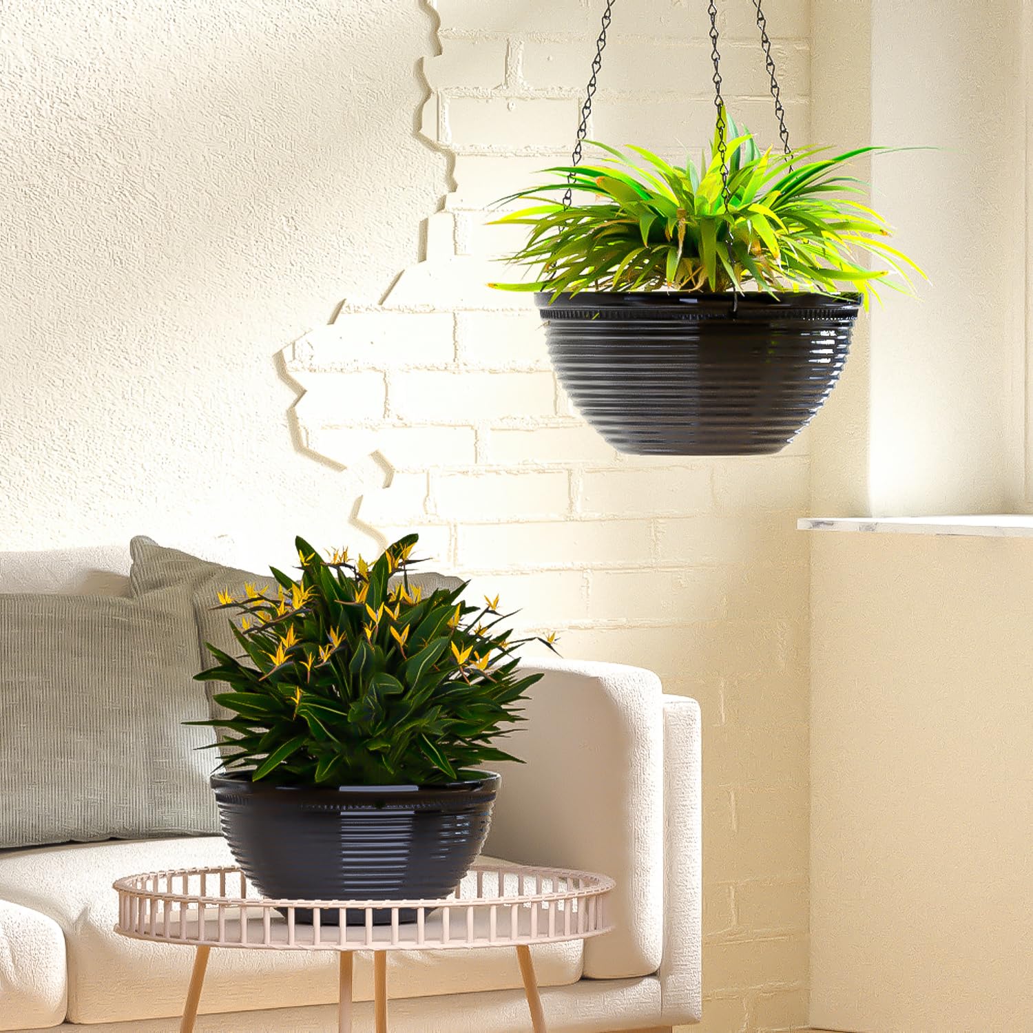Indoor/outdoor Vanslogreen planter suitable for living rooms and patios.