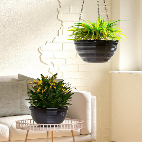 Indoor/outdoor Vanslogreen planter suitable for living rooms and patios.
