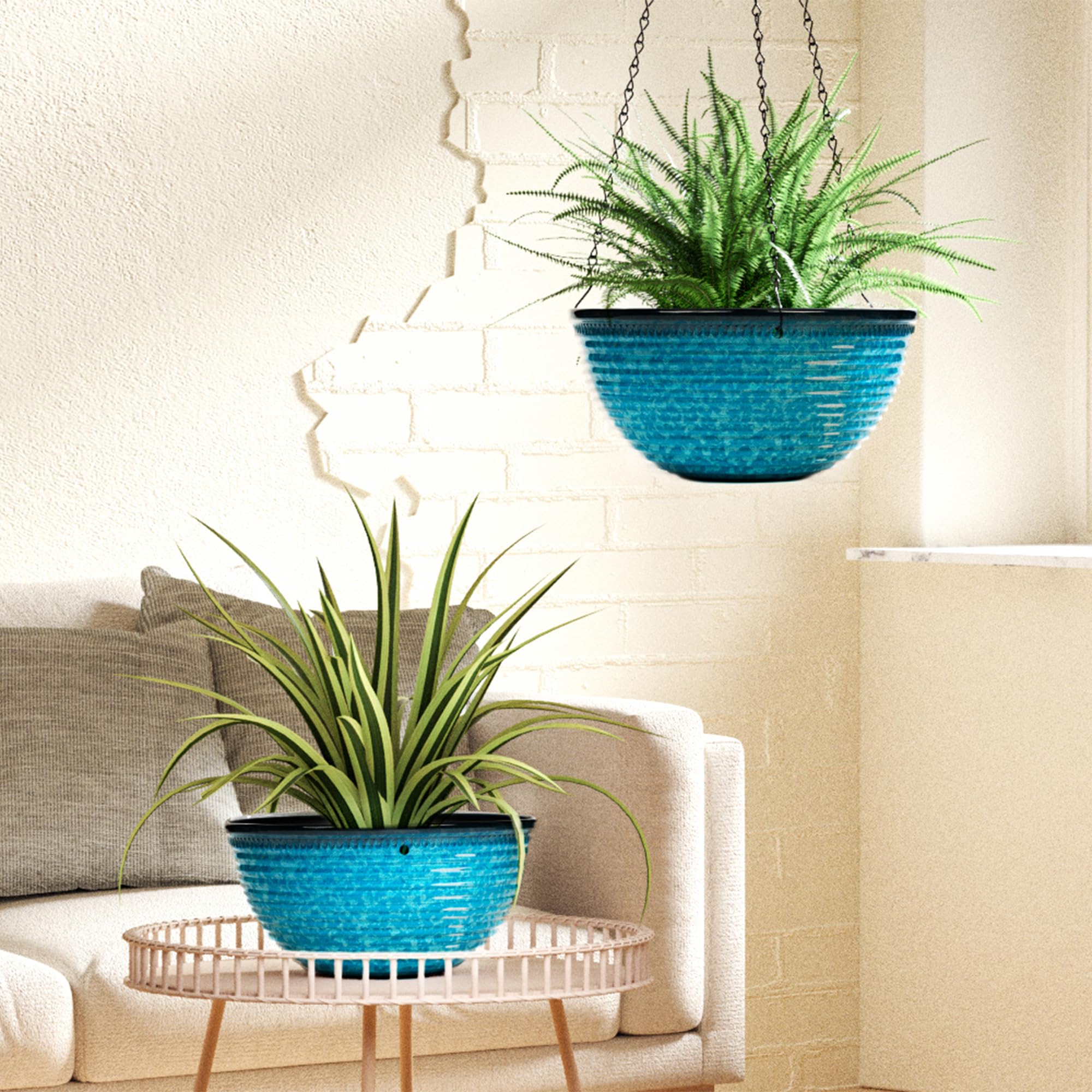 Vanslogreen thick-construction hanging pot stands up to weather year-round.