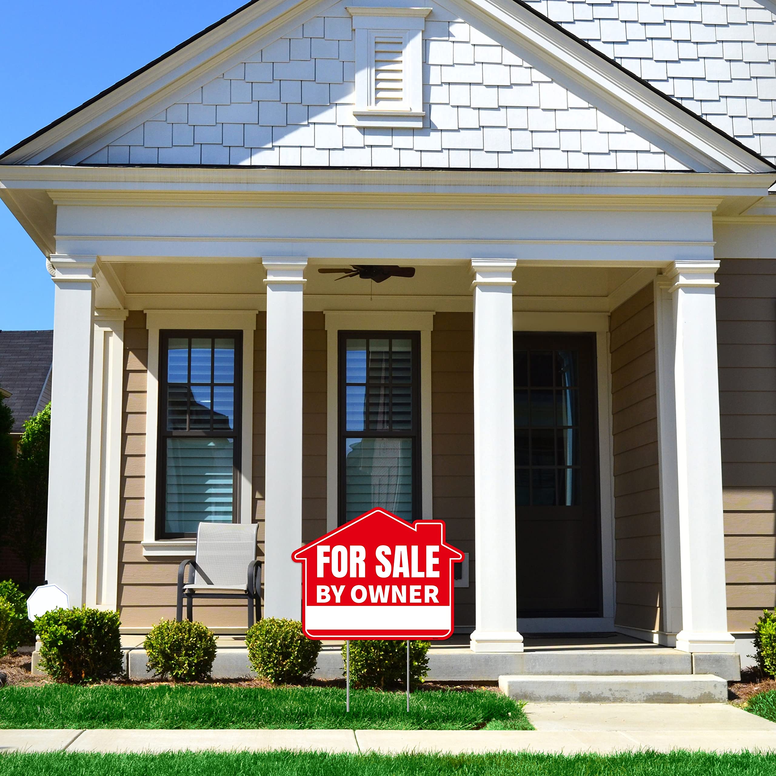 Venicor packaging includes three yard signs and stakes for easy setup.