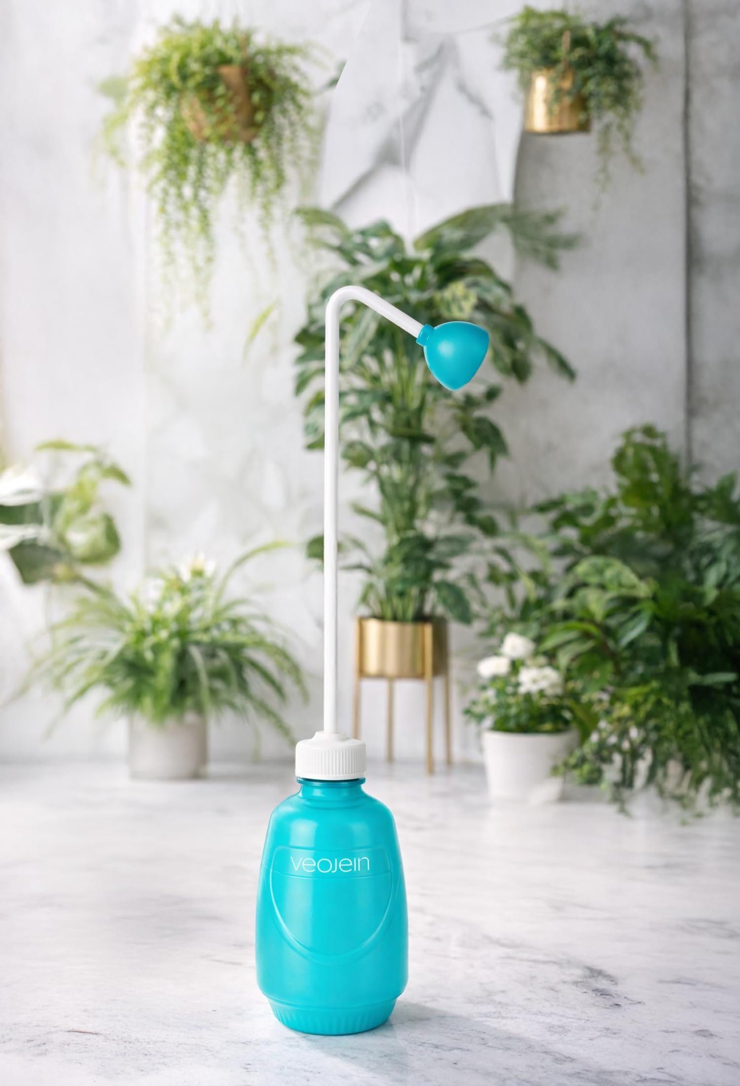 VEOJEIN compact design ideal for indoor and outdoor plant care