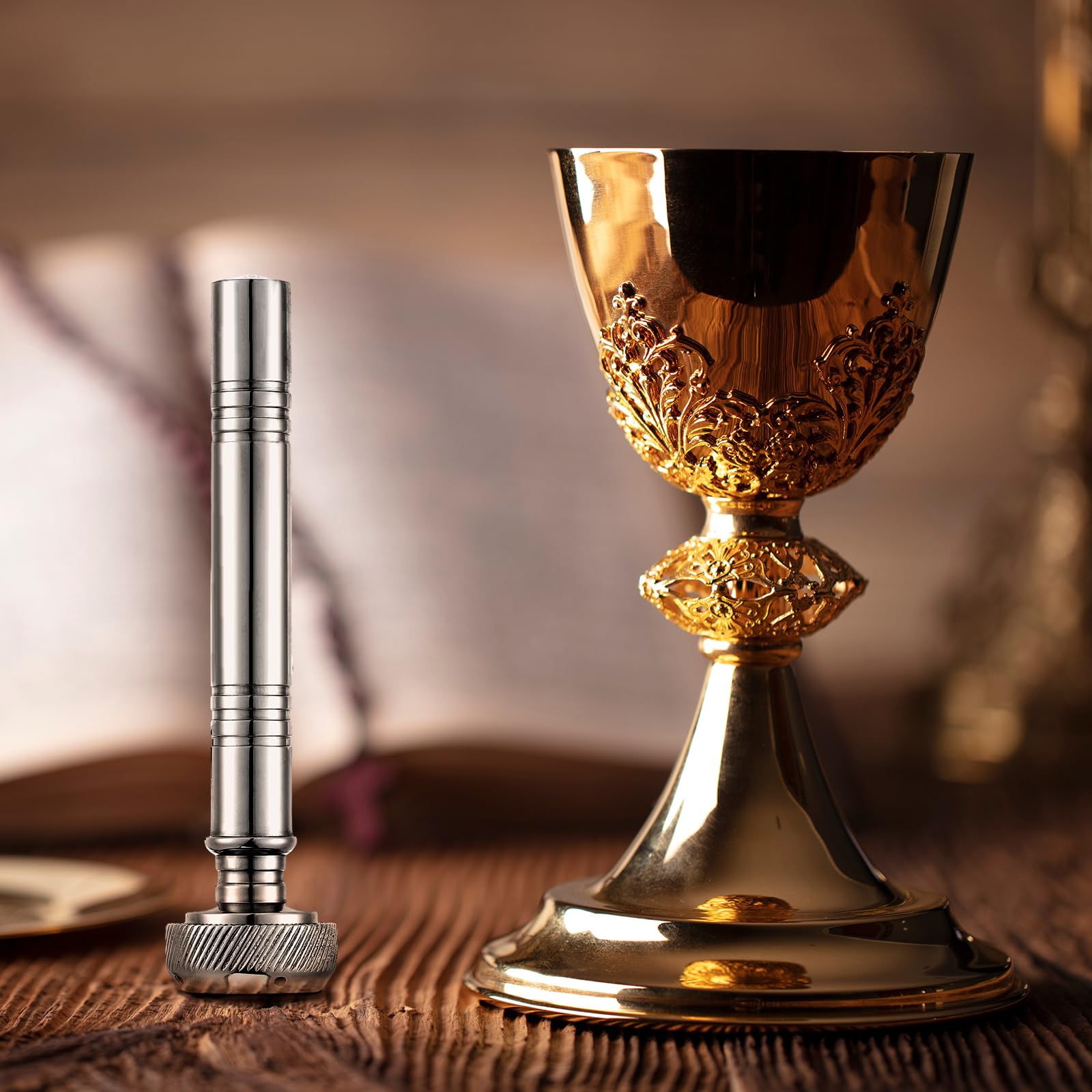 Vesici easy-to-use pocket aspergillum enables quick blessings.