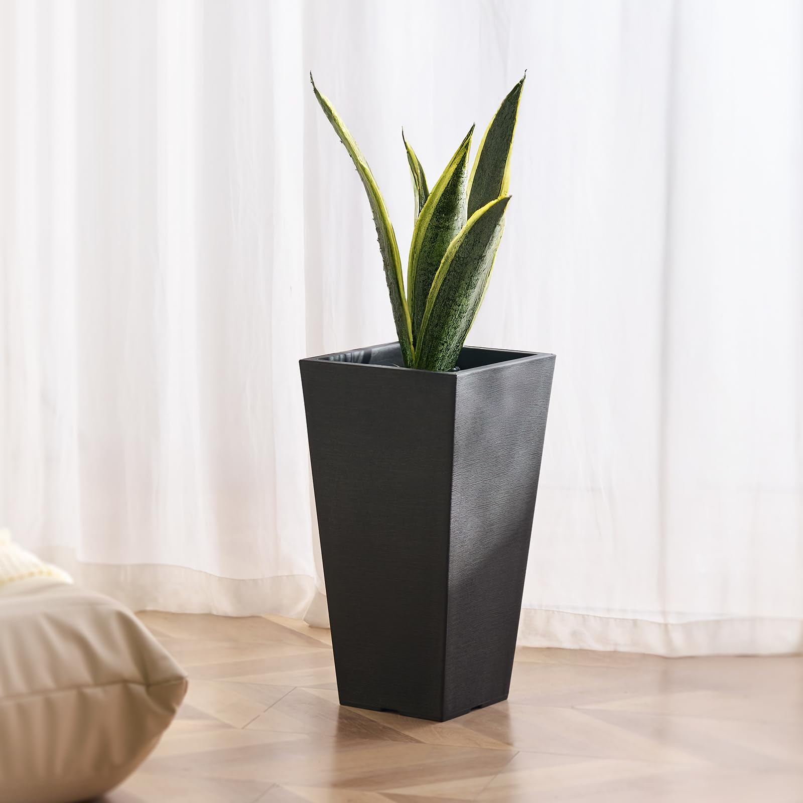 VEVOR no assembly required planter ready for immediate use.