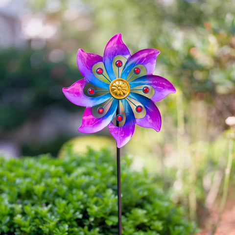 VEWOGARDEN violet-inspired kinetic sculpture brightening garden spaces