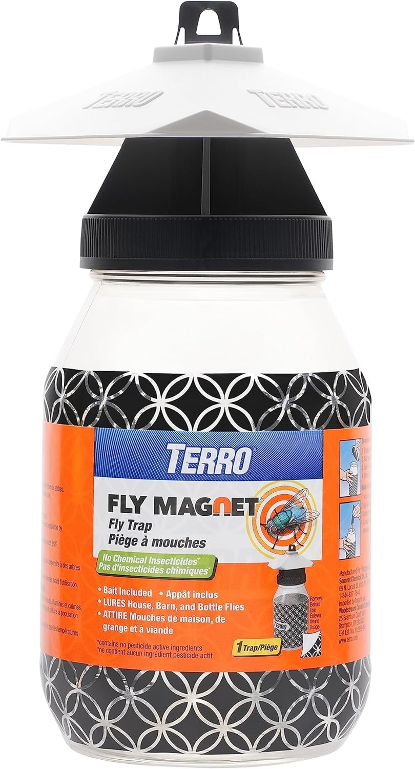 victor m380 lid with white diamond design helps attract flies to the trap.