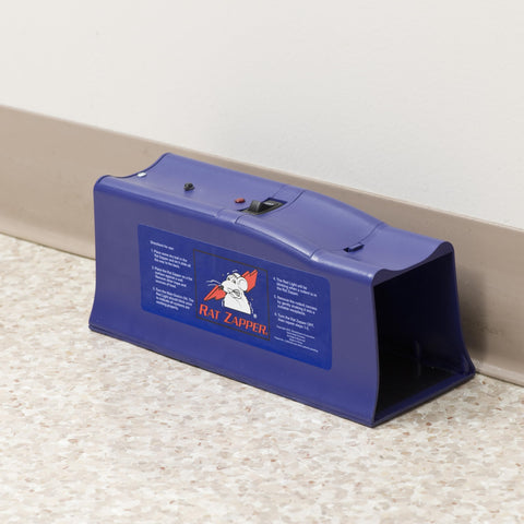 Victor Rat Zapper Classic by-wall placement demonstrates optimal alignment for fast captures.
