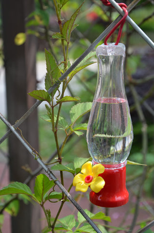 VIMOA feeder hanging wire setup shown for flexible placement.
