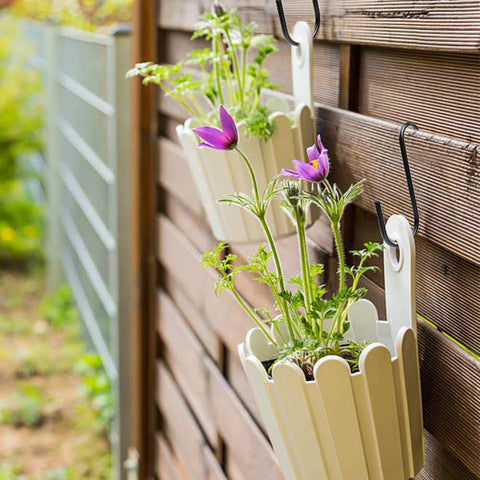 Vindar lanterns and wind chimes hanger for easy setup.