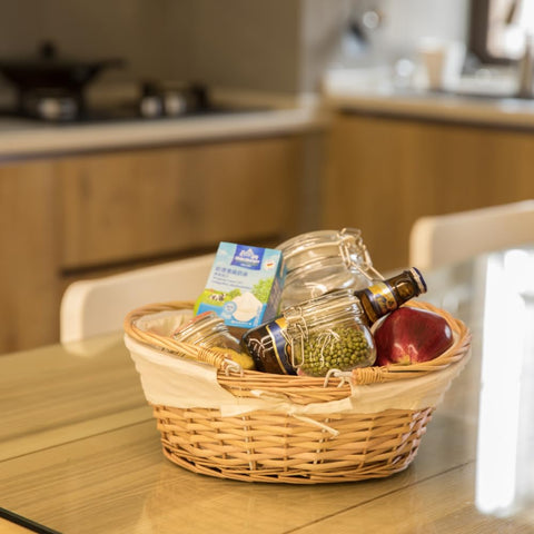 Vintiquewise double-handle wicker basket for comfortable carrying.
