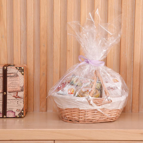 Vintiquewise wicker basket Easter ideas for festive gifting.