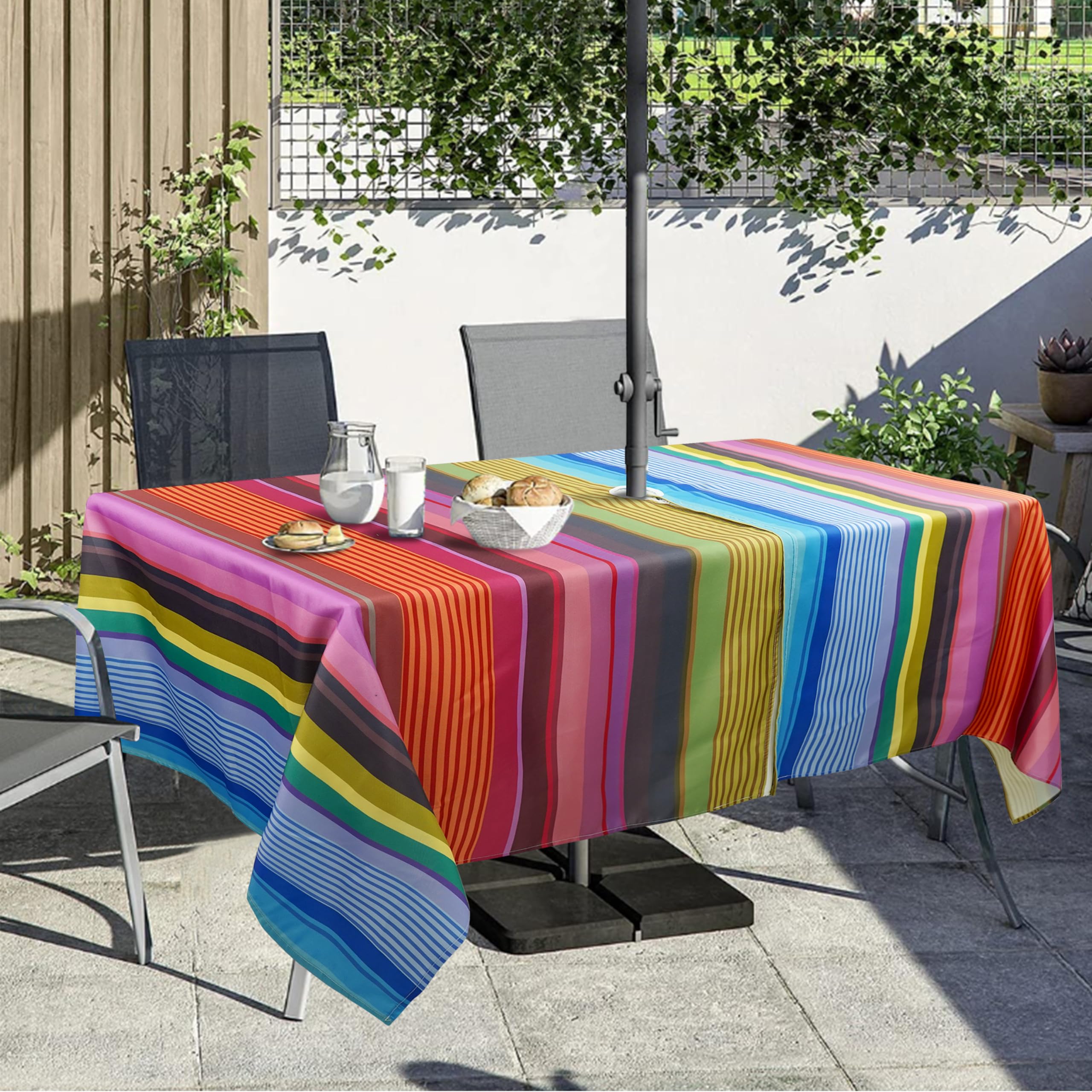 Virtumob outdoor tablecloth protecting the tabletop during outdoor gatherings.