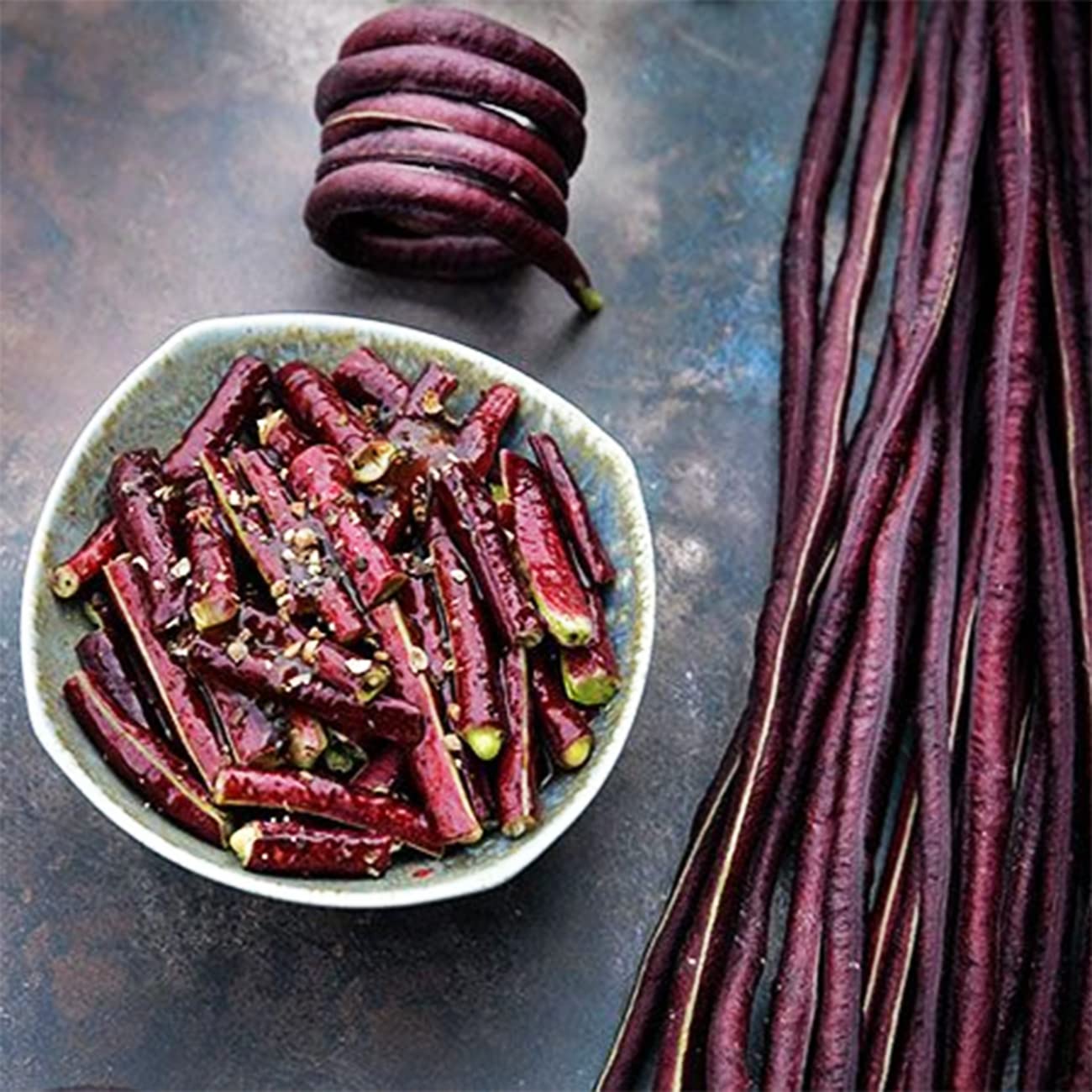 VISTATU green and red noodle bean pods ready to harvest