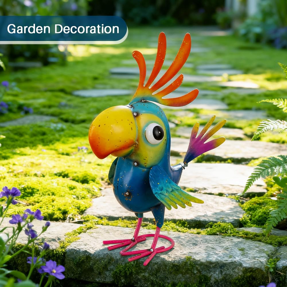 ViteenLight parrot garden statue highlights lifelike details for curb appeal.