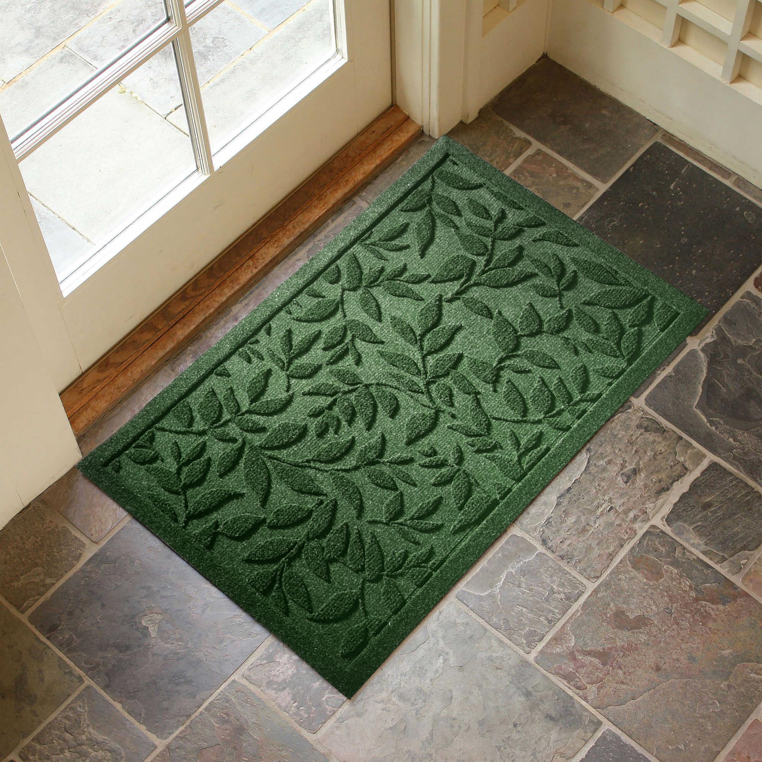 VivaNest Green Leaves mat with beveled border to reduce trip hazards.