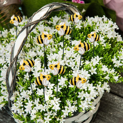 VIVIANYO HD resin bee stake highlights borders with durable construction.