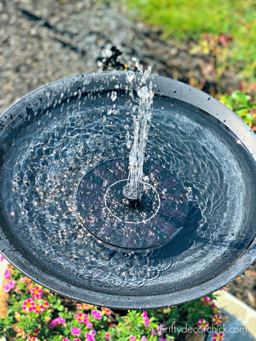 VIVII water jet reaches 10–18 inches with bright sun