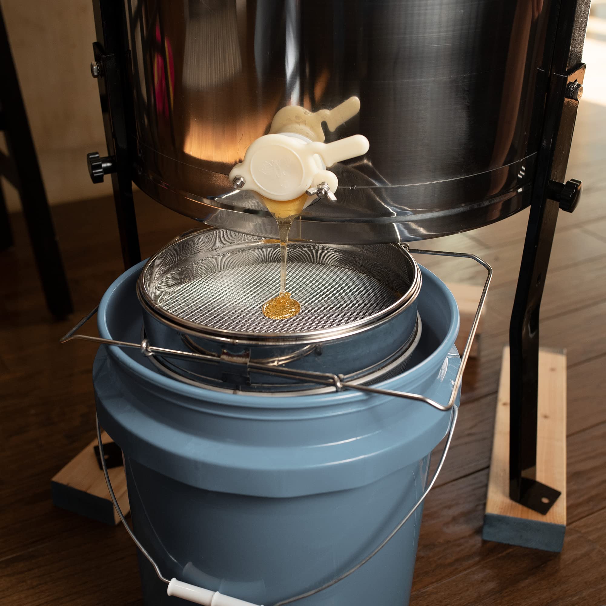 VIVO honey strainer dimensions show 9-inch diameter and 4-inch depth.