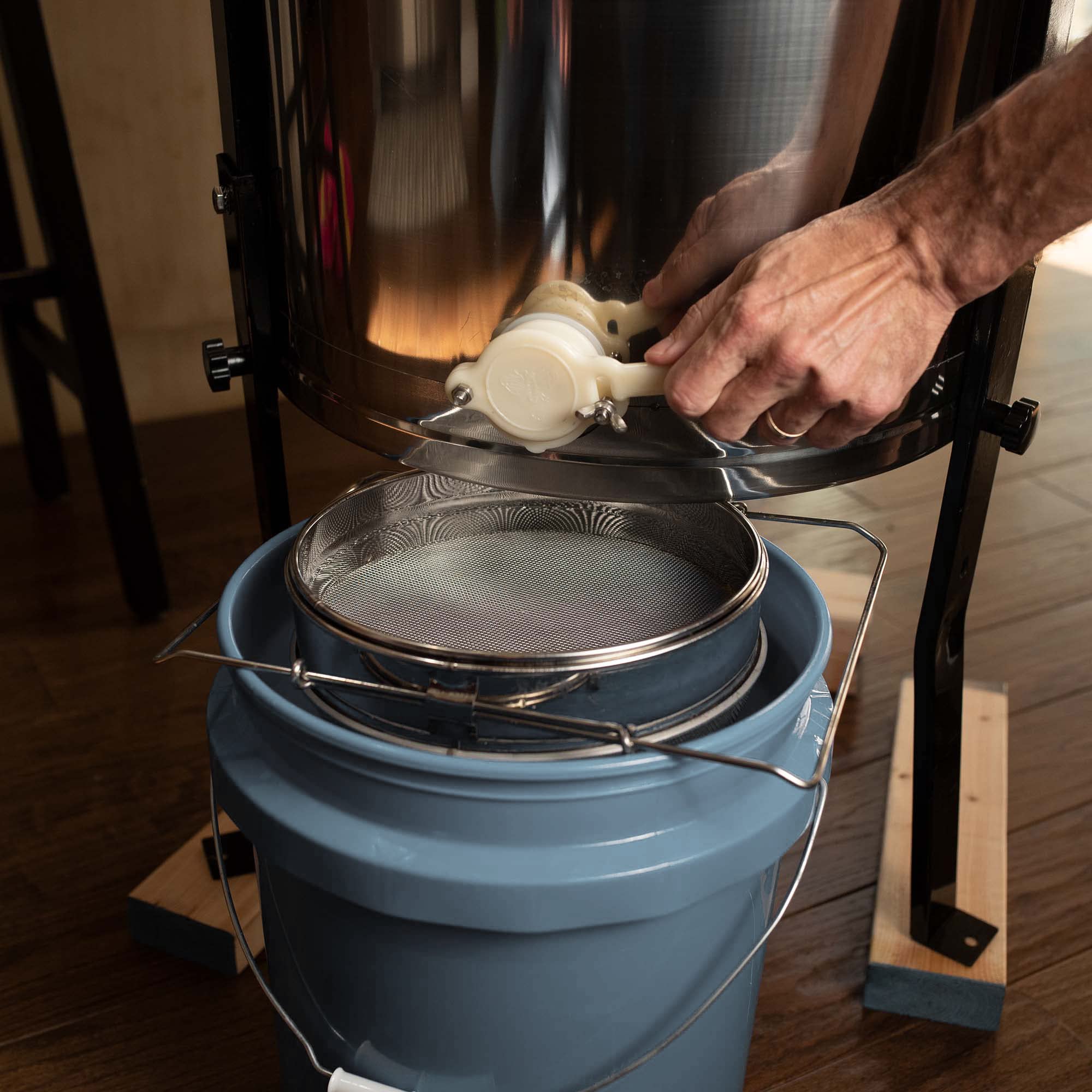 VIVO honey strainer helps produce smoother honey when filtering.