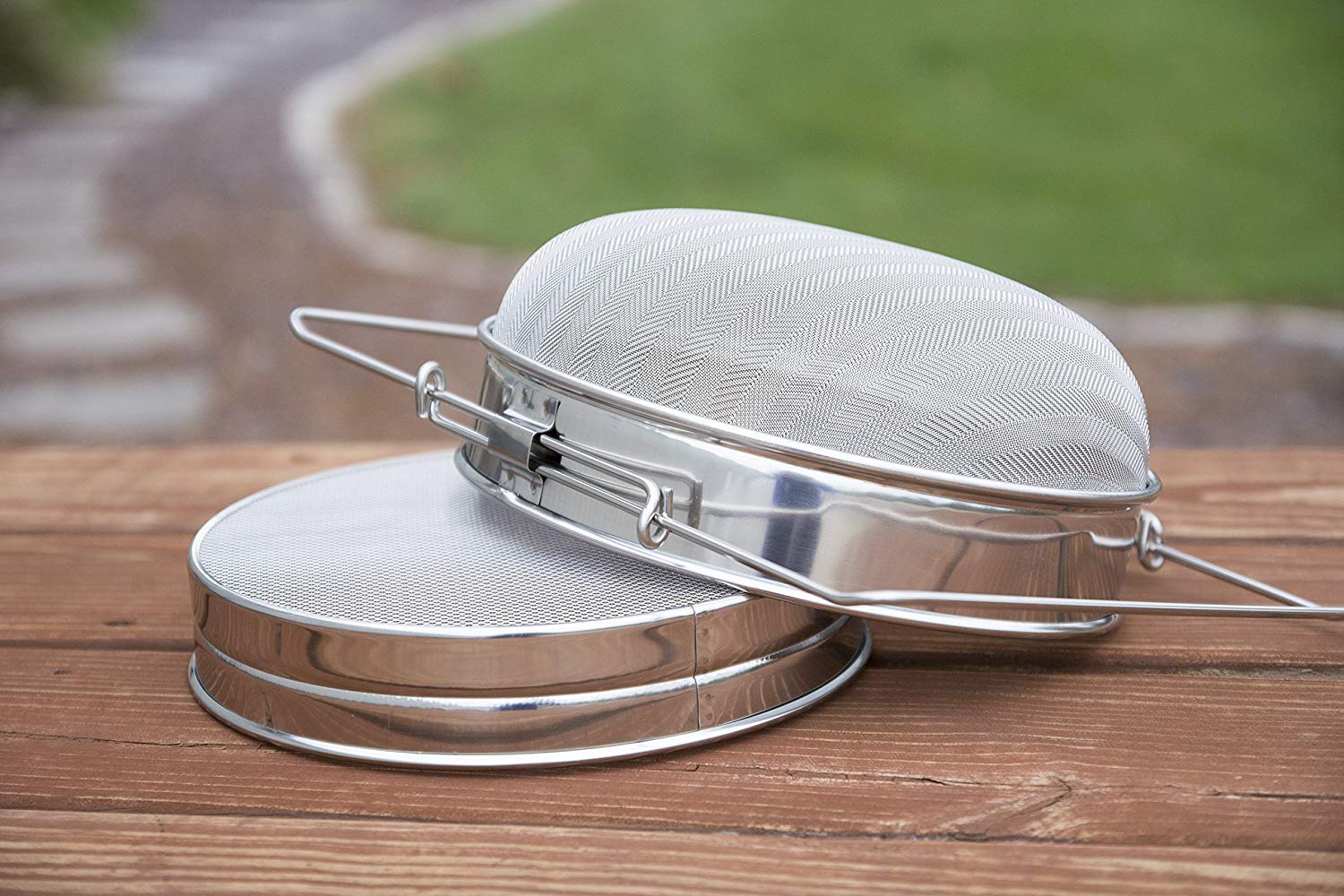 VIVO strainer uses 1875 micron upper and 650 micron lower mesh.