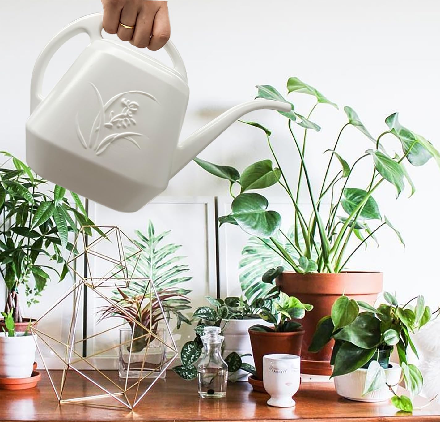 VKPLITE comfortable handle design for steady watering