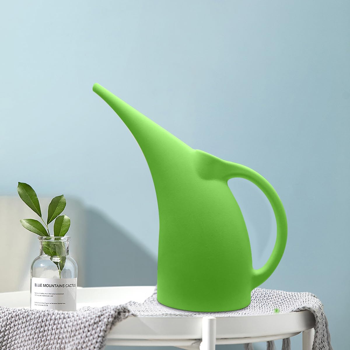 VKPLITE 64 oz capacity ideal for pots and small gardens